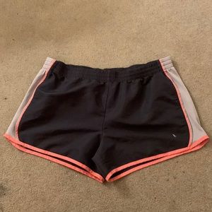 Really nice jogging shorts Super cute.